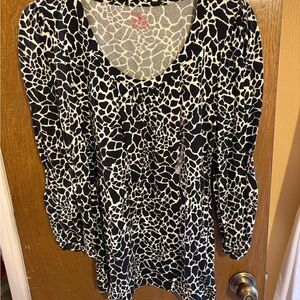 Stylish Black and White Animal Print Women's Top